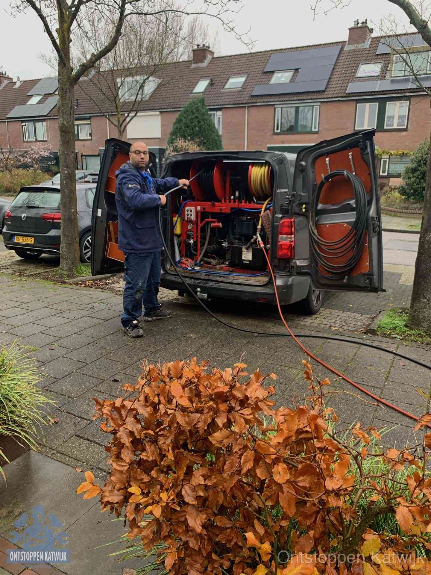 Rioolservice in de wijk in Katwijk